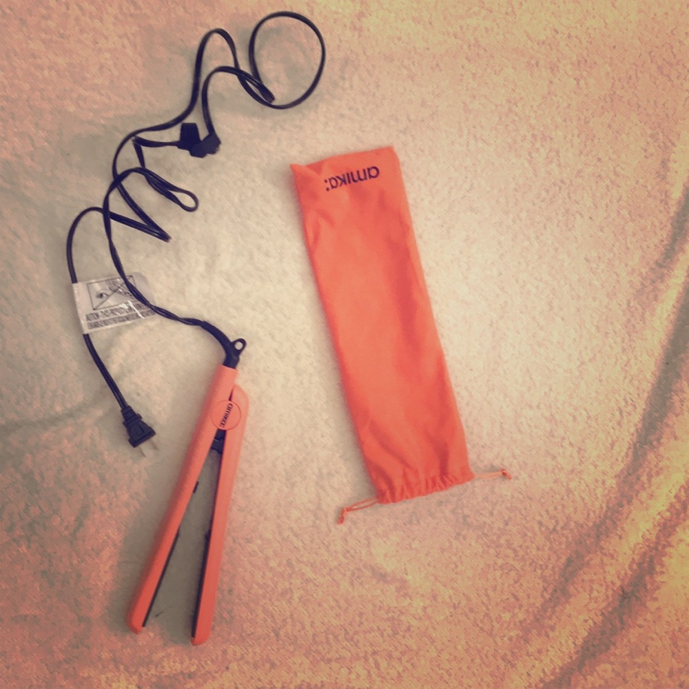 Amika straightener